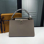 LV Capucines MM galet 3674 36cm - 1