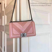 Chanel Medium Chevron Lambskin Quilted Boy Bag Pink A13044 VS03443 - 4