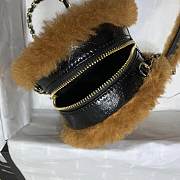 Chanel 2019 Autumn And Winter New Style Sheepskin Round Bag - 3