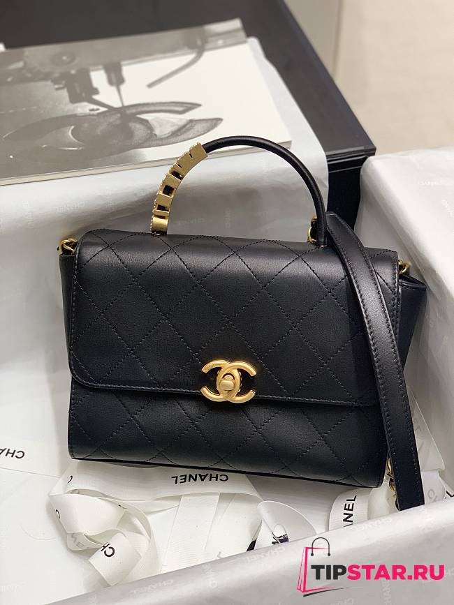 Chanel 2020 Pearl Messenger Bag - 1