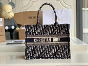 Medium Dior Book Tote Ecru and Blue Dior Oblique Embroidery Size 36 x 27.5 x 16.5 cm - 1