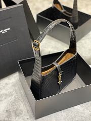 YSL Le 5 À 7 Hobo Bag In Crocodile-Embossed Shiny Leather (Black) 657228 Size 23 X 16 X 6,5 CM - 5