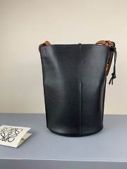 LOEWE Gate Bucket Handle bag in natural calfskin (Black) 329.56.Z85 - 2