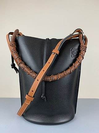 LOEWE Gate Bucket Handle bag in natural calfskin (Black) 329.56.Z85