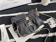 Chanel Cloud Bag (Black) 22cm  - 4
