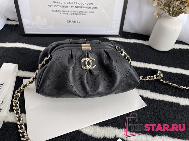 Chanel Cloud Bag (Black) 22cm  - 1