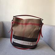 BURBERRY Original Single Star Contrast Color Bag  Jute Canvas Hobo Bag (Red) 57421 - 3