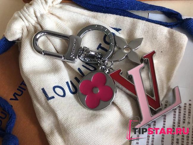 LV Keychain M67286 This must-have accessory will be the iconic LV letter - 1
