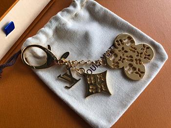 LV keychain steel hardware Louis Vuitton M67930 incorporates lucky jewelry