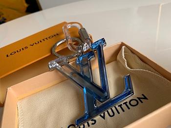 LV Plexi bag decoration magnifies the classic LV letters