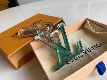 LV Plexi bag decoration magnifies the classic LV letters 3