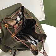 BURBERRY B’s latest iconic The Rucksack Army Backpack (Green) - 5