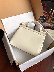 D&G medium Sicily bag in dauphine calfskin in white 25cm - 3