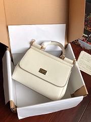 D&G medium Sicily bag in dauphine calfskin in white 25cm - 1