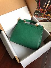 D&G medium Sicily bag in dauphine calfskin in green 25cm - 4