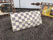 LV White Grid M60668 - 1