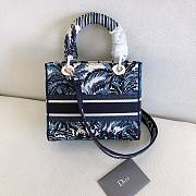 Medium Lady D-Lite Bag Palms Embroidery (Blue) M0565OREU_M928 - 3