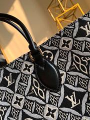 LV Onthego Handbag Shopping Black M57207  - 3