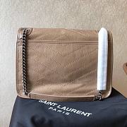 YSL Niki Medium Chain Bag In Crinkled Vintage Leather Greyish Brown Size 28x20x8,5 cm - 4