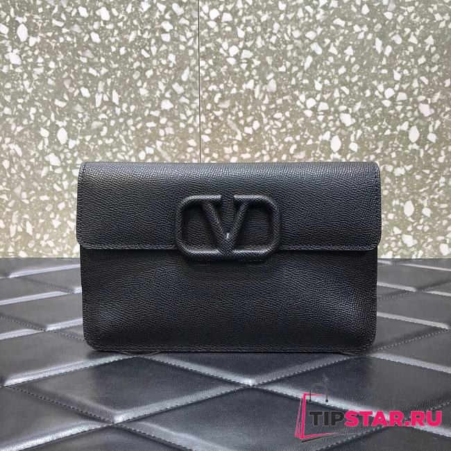 VALENTINO Garavani Logo Clutch Black 065 - 1