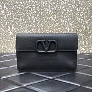 VALENTINO Garavani Logo Clutch Black 065 - 1