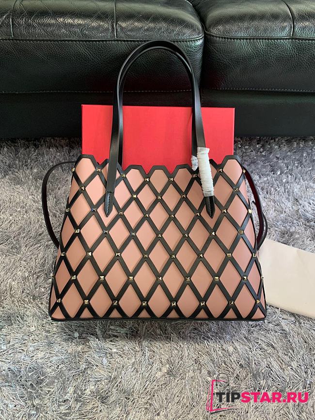 Valentino Garavani Beehive Tote Bag 30cm 2033 (3) - 1