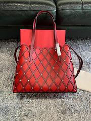 Valentino Garavani Beehive Tote Bag 30cm 2033 (5) - 1