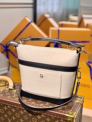 LV Cruiser PM H27 M57813 White   - 4