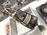 Dior Medium Lady D-Lite Bag In Multicolor Mille Fleurs Embroidery M0565  - 2
