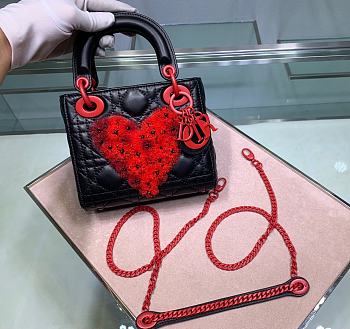 Lady Dior Three-Grid Embroidered Beaded Yarn Heart-Shaped M0564 