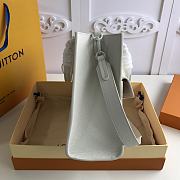 Louis Vuitton Lockme Tote MM Bag in Grainy Calfskin M55846 White  - 2