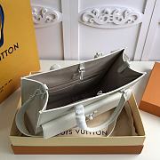 Louis Vuitton Lockme Tote MM Bag in Grainy Calfskin M55846 White  - 3