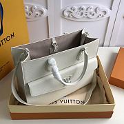 Louis Vuitton Lockme Tote MM Bag in Grainy Calfskin M55846 White  - 4