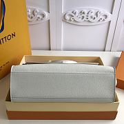 Louis Vuitton Lockme Tote MM Bag in Grainy Calfskin M55846 White  - 5