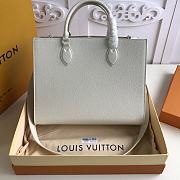 Louis Vuitton Lockme Tote MM Bag in Grainy Calfskin M55846 White  - 6