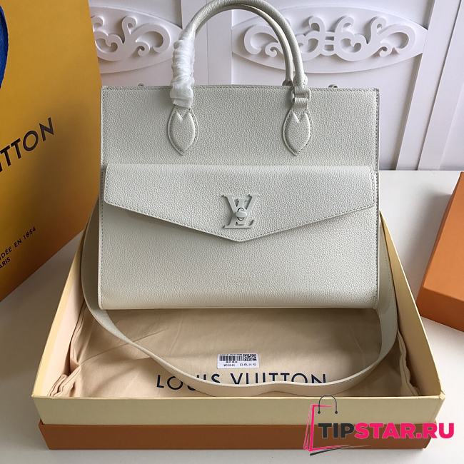 Louis Vuitton Lockme Tote MM Bag in Grainy Calfskin M55846 White  - 1