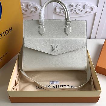 Louis Vuitton Lockme Tote MM Bag in Grainy Calfskin M55846 White 