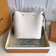 Louis Vuitton Lockme Bucket Bag M53584 White - 3