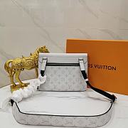 Louis Vuitton Outdoor Flap Messenger M30411  - 5