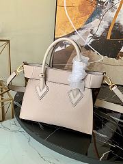 Louis Vuitton On My Side PM High End Leathers in Beige M57728 25cm - 6