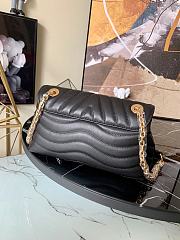 Louis Vuitton New Wave Chain Bag H24 in Black M58552   - 3