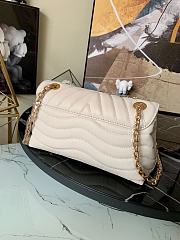 Louis Vuitton New Wave Chain Bag H24 in White M58552 - 3