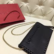 Valentino Garavani Rockstud Clutch Black  - 4