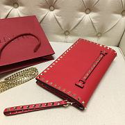 Valentino Garavani Rockstud Clutch Red - 5