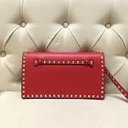 Valentino Garavani Rockstud Clutch Red - 3