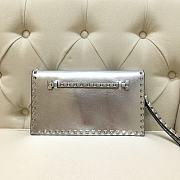 Valentino Garavani Rockstud Clutch Silver  - 3