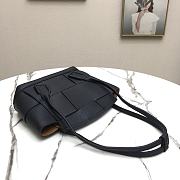 Bottega Veneta Mini Arco Tote Bag Plain Black   - 5