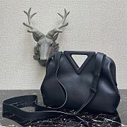 Bottega Veneta Point Bag In Nappa Leather 02  - 3