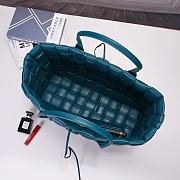 Bottega Veneta Leather Intrecciato Quilted Large Tote Bag in Nero (Lake Water Blue) - 3