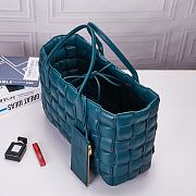 Bottega Veneta Leather Intrecciato Quilted Large Tote Bag in Nero (Lake Water Blue) - 2